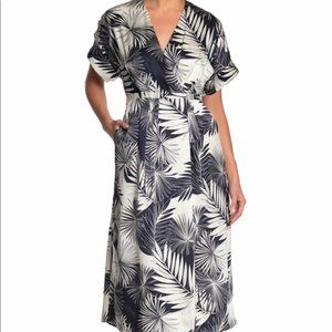 Equipment Whimsical Florals Adorn Short Sleeve